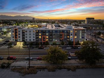 Spectacular city/mountain/courtyard views*
